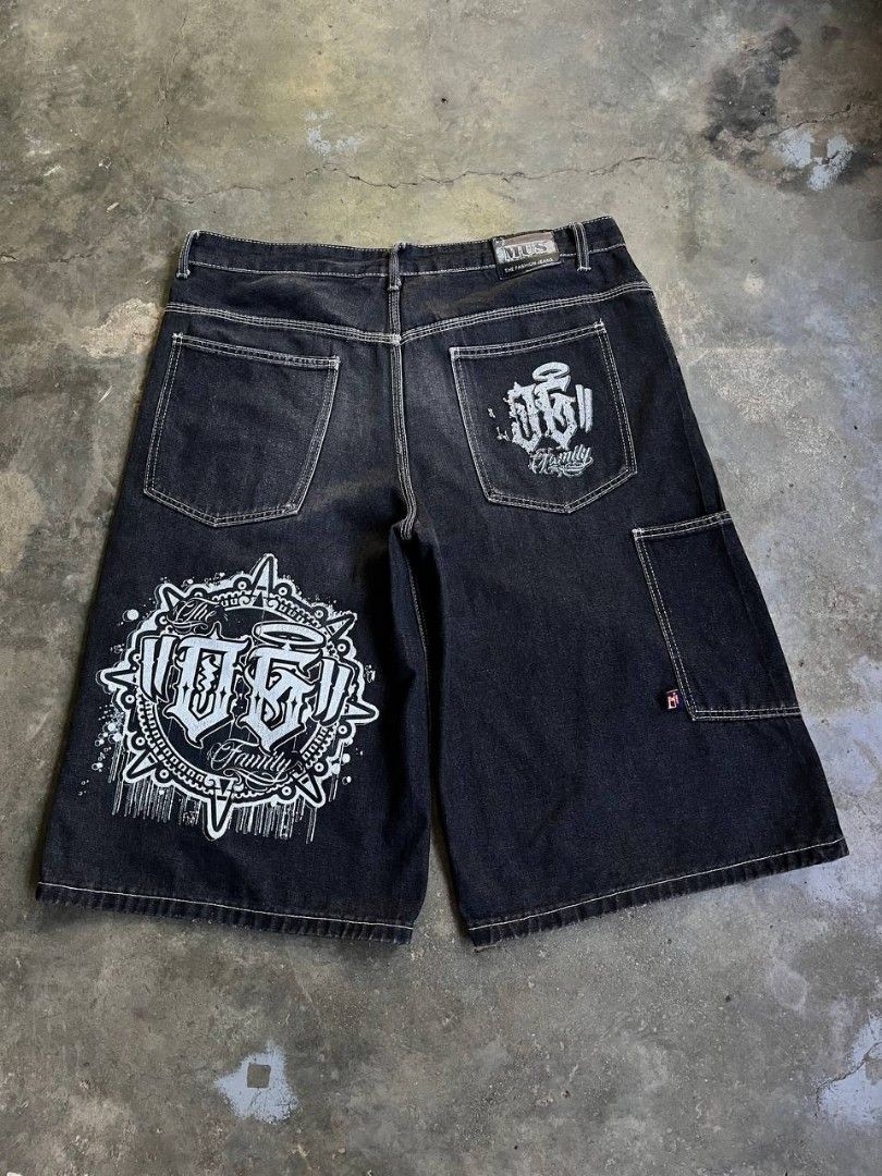 📌Mus Jorts (Category: Shorts) located in Manila. Submitted by thriftortrick11 (Listing ID 1468092157, Image 1). Description: Waistline: 40 Length: 28 Leg open: 15 Color rate: 9/10 Condition: Excellent Issue: Crack Prints.