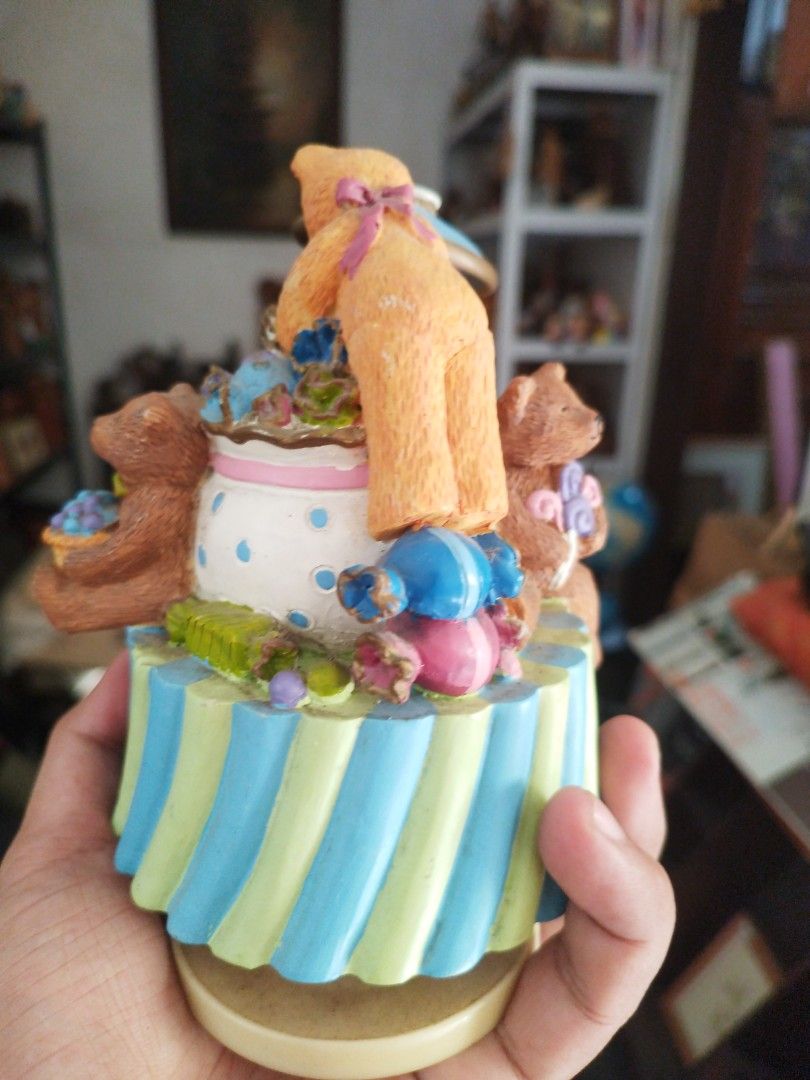 Music box candy pot resin bea (Category: Vintage Collectibles) located in San Rafael. Submitted by jflshoppe1989 (Listing ID 1468122690, Image 2). Description: .