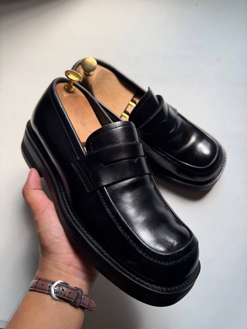 Musinsa Standard Chunky Loafers (Category: Casual Shoes) located in Cagayan de Oro. Submitted by thrift_crate.ph (Listing ID 1468221886, Image 3). Description: ᴍᴜsɪɴsᴀ sᴛᴀɴᴅᴀʀᴅ ʟᴏᴀғᴇʀs 𝟽.𝟻ᴜs / 𝟸𝟻.𝟻ᴄᴍ 𝐒𝐢𝐳𝐞: 7.5US / 25.5cm 𝐂𝐨𝐧𝐝𝐢𝐭𝐢𝐨𝐧 𝐫𝐚𝐭𝐞: 9.5/10 𝐂𝐨𝐥𝐨𝐫 𝐫𝐚𝐭𝐞: 10/10 Issue/s: Minimal heel drag .