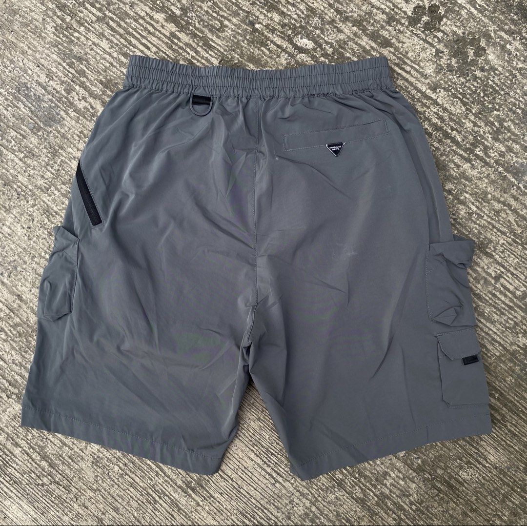 Musium Div. Logo Printed Cargo Short (Category: Shorts) located in Cebu City. Submitted by czar0518 (Listing ID 1468159436, Image 2). Description: Musium Div. Logo Printed Cargo Short Waist 30-34 Length 21 Excellent condition No issue Dm sure buyer.📩.