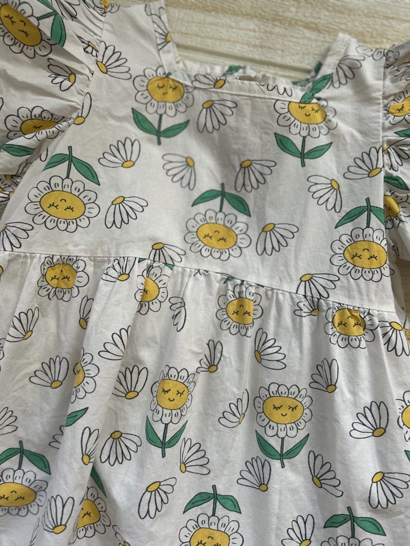 My bebe sunflower dress (Category: Babies & Kids Fashion) located in Cebu City. Submitted by yjainani (Listing ID 1468073624, Image 2). Description: summer dress features a square neckline, puff sleeves, a high-waisted cinched skirt, and an all-over cartoon sunflower pattern fits 3-4T.