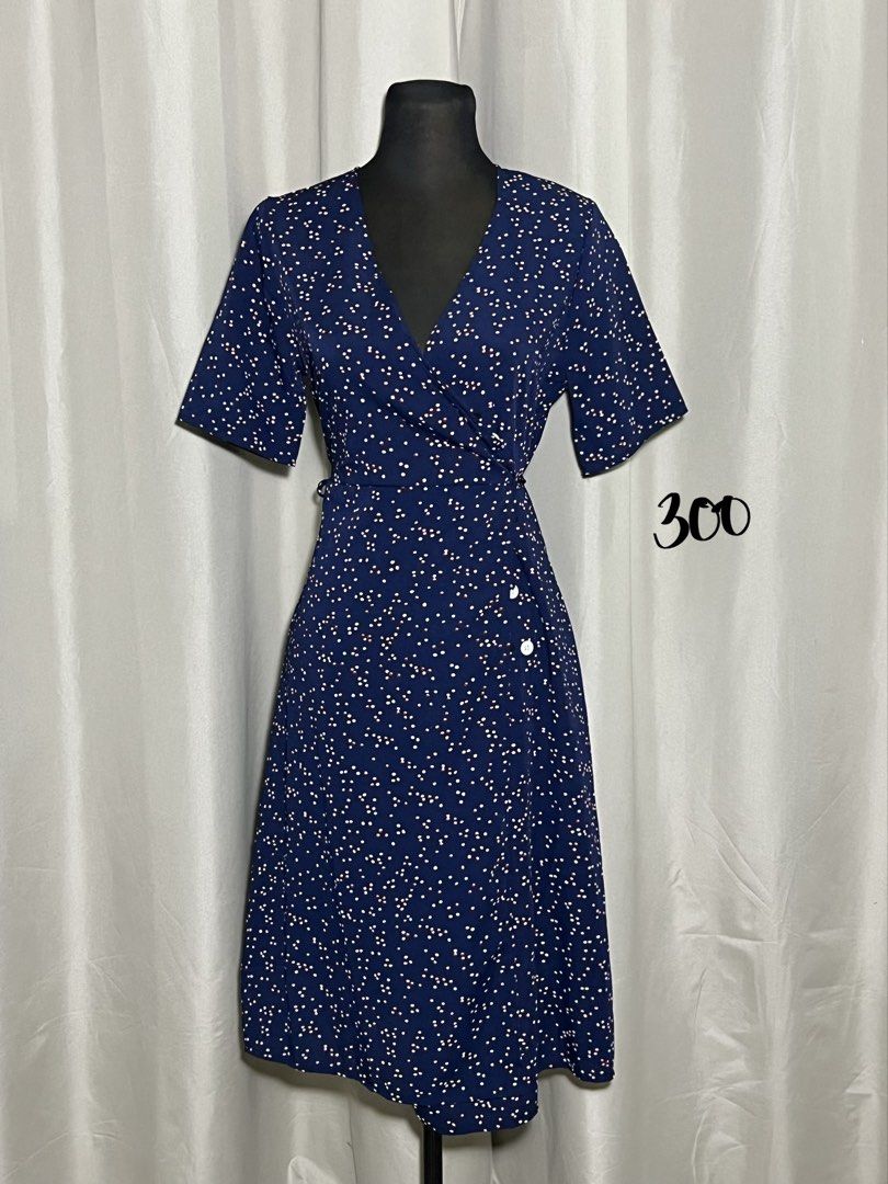 Navy blue dotted midi wrap dress (Category: Dresses) located in Las Pinas. Submitted by jilanah (Listing ID 1468254247, Image 1). Description: .