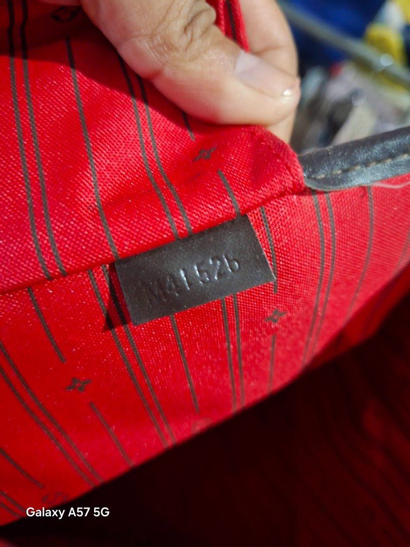 Neverful lv (Category: Luxury Bags & Wallets) located in Davao. Submitted by deinlakarol19 (Listing ID 1468157820, Image 3). Description: Details nasa pic na.