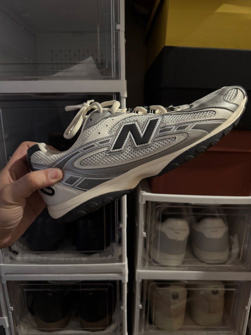 New Balance 204L Black White (Category: Sneakers) located in Quezon City. Submitted by gmad595 (Listing ID 1468093449, Image 1). Description: Condition: 9/10 Us size 10.5 Shoes only Used indoors only (for hospital duty).