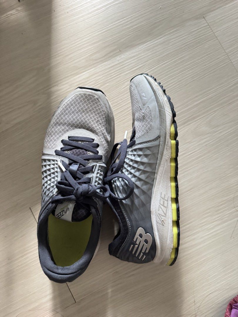 NEW BALANCE - VAZEE Grey (Category: Sneakers) located in Paranaque City. Submitted by lilithinleo (Listing ID 1468166053, Image 2). Description: Slightly used pero may bitaw pa. Still comfortable to wear and perfect for running/jogging. Size: 6.5.