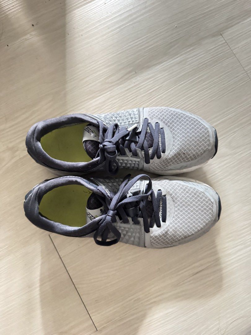 NEW BALANCE - VAZEE Grey (Category: Sneakers) located in Paranaque City. Submitted by lilithinleo (Listing ID 1468166053, Image 3). Description: Slightly used pero may bitaw pa. Still comfortable to wear and perfect for running/jogging. Size: 6.5.