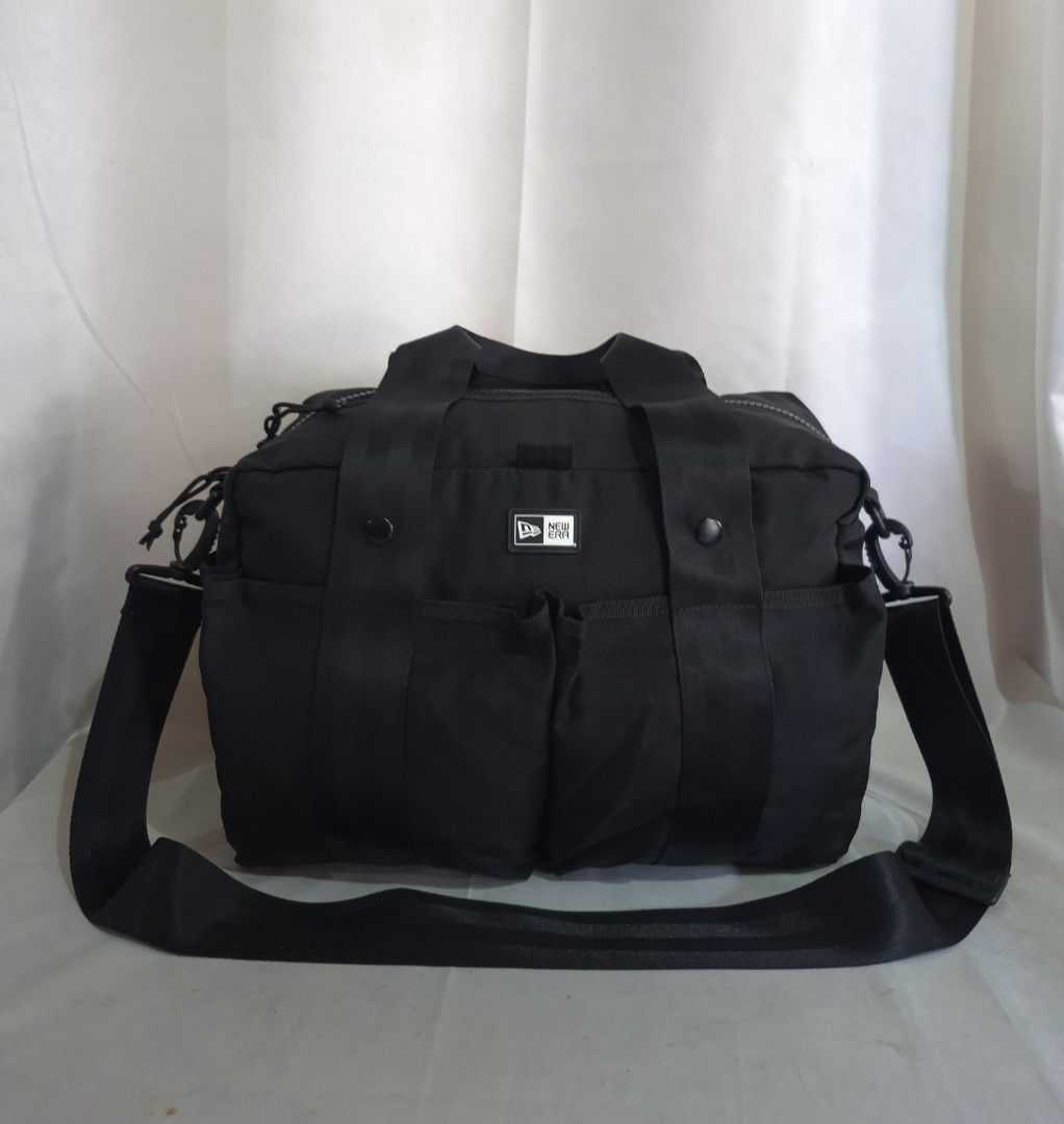 New Era Medium Duffel Bag Black (Category: Sling Bags) located in Davao. Submitted by bae214214 (Listing ID 1468279084, Image 2). Description: New era duffel bag P1,850 Medium size Excellent Color and Condition No issue, malinis at solid. ganda pa ng kulay..