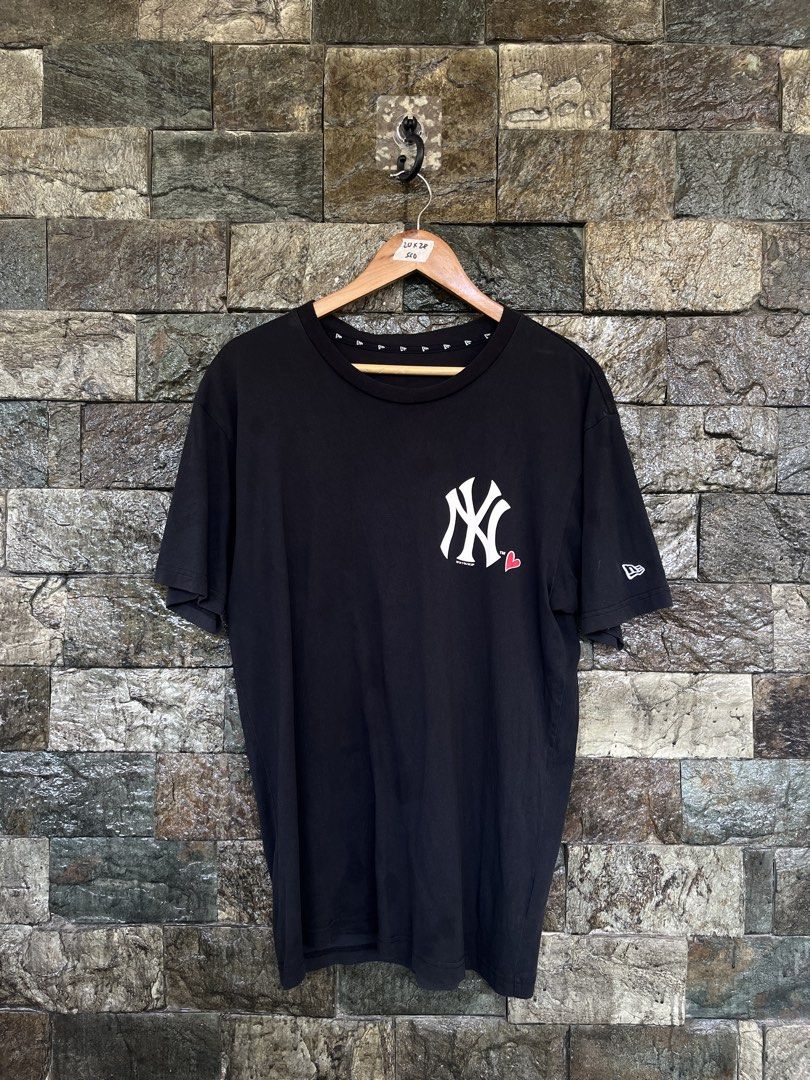 New Era NY Black Shirt (Category: Tshirts & Polo Shirts ) located in Cagayan de Oro. Submitted by curatedheirloomph_ (Listing ID 1468232499, Image 1). Description: 𝘿𝙞𝙢𝙚𝙣𝙨𝙞𝙤𝙣𝙨: 20x28 𝘽𝙚𝙨𝙩 𝙁𝙞𝙩: Medium - Large 𝘾𝙤𝙣𝙙𝙞𝙩𝙞𝙤𝙣 & 𝘾𝙤𝙡𝙤𝙧 𝙍𝙖𝙩𝙚: Excellent (9.5/10) 𝙄𝙨𝙨𝙪𝙚: Minimal signs of usahe 𝘼𝙪𝙩𝙝𝙚𝙣𝙩𝙞𝙘𝙞𝙩𝙮 𝘿𝙚𝙘𝙡𝙖𝙧𝙖𝙩𝙞𝙤𝙣: Authentic.