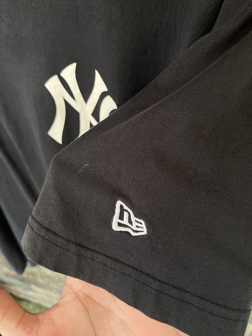New Era NY Black Shirt (Category: Tshirts & Polo Shirts ) located in Cagayan de Oro. Submitted by curatedheirloomph_ (Listing ID 1468232499, Image 3). Description: 𝘿𝙞𝙢𝙚𝙣𝙨𝙞𝙤𝙣𝙨: 20x28 𝘽𝙚𝙨𝙩 𝙁𝙞𝙩: Medium - Large 𝘾𝙤𝙣𝙙𝙞𝙩𝙞𝙤𝙣 & 𝘾𝙤𝙡𝙤𝙧 𝙍𝙖𝙩𝙚: Excellent (9.5/10) 𝙄𝙨𝙨𝙪𝙚: Minimal signs of usahe 𝘼𝙪𝙩𝙝𝙚𝙣𝙩𝙞𝙘𝙞𝙩𝙮 𝘿𝙚𝙘𝙡𝙖𝙧𝙖𝙩𝙞𝙤𝙣: Authentic.