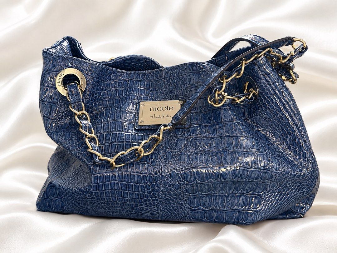Nicole Blue Bag (Category: Shoulder Bags) located in Taguig. Submitted by kahitwalasabudget (Listing ID 1468179375, Image 1). Description: .