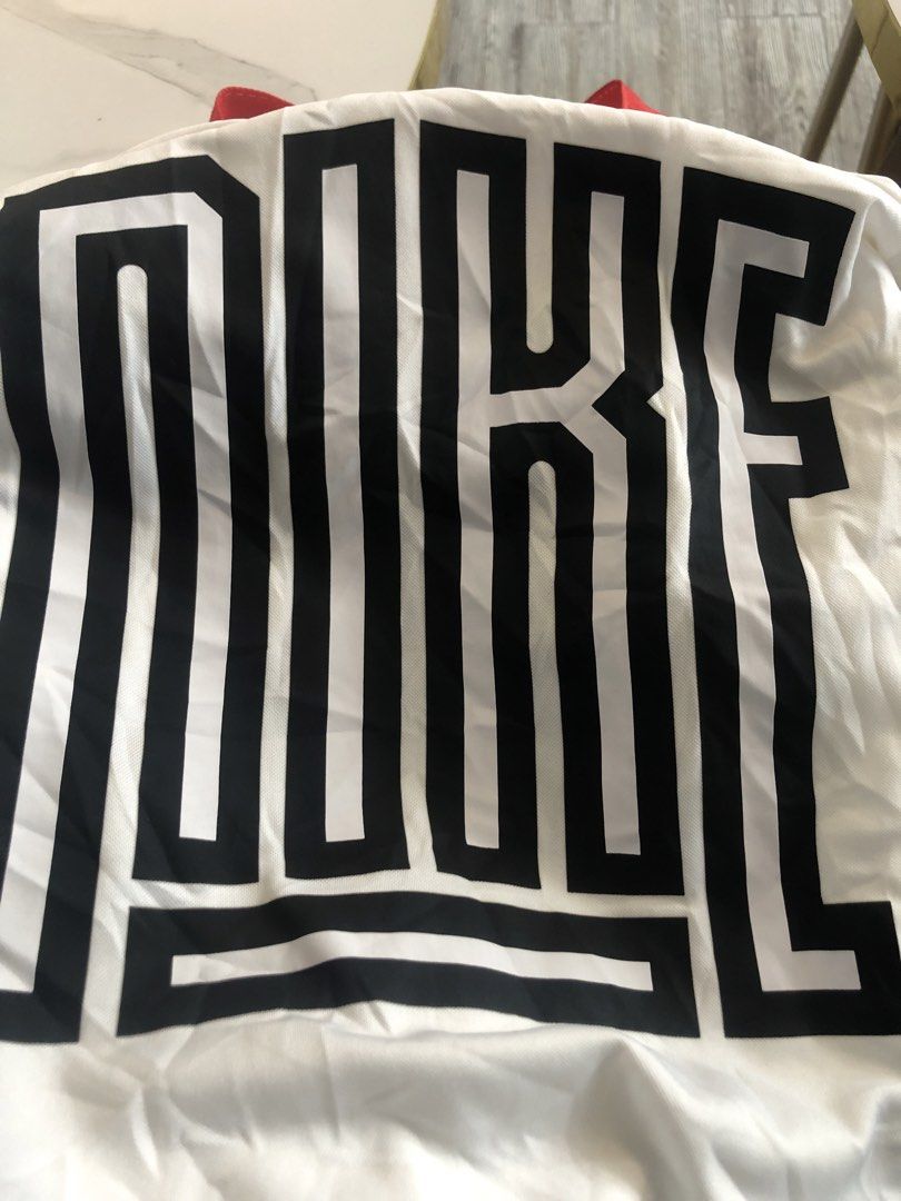 NIKE (Category: Coats, Jackets and Outerwear) located in Manila. Submitted by golden_znamss (Listing ID 1468108059, Image 3). Description: NIKE 23x27 400💸 📍Montalban.