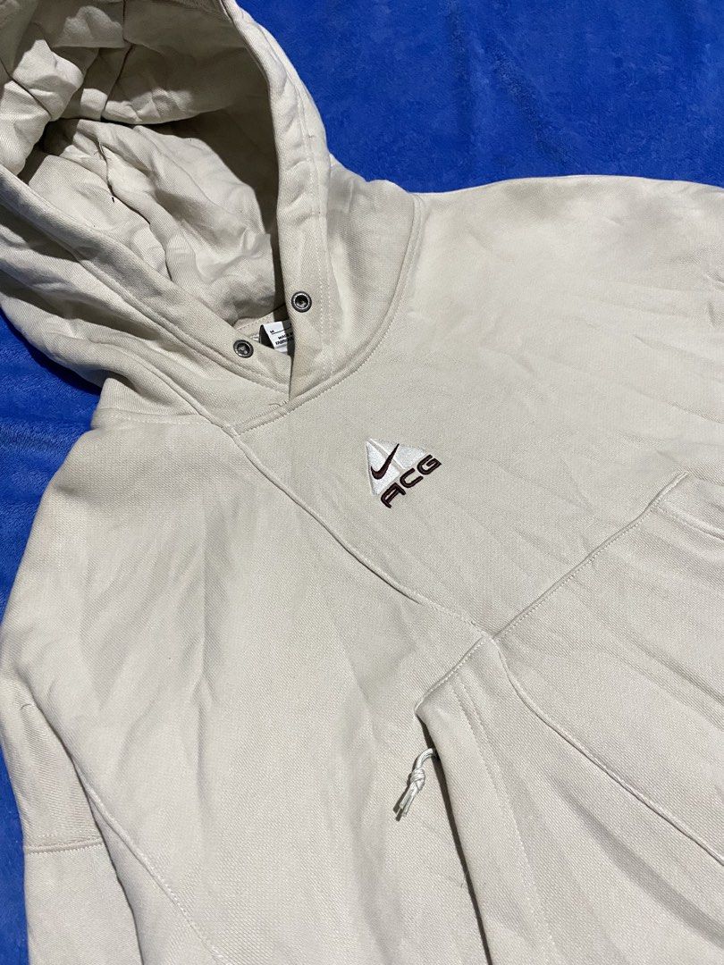 Nike ACG (Category: Coats, Jackets and Outerwear) located in Manila. Submitted by jymadafck (Listing ID 1468196286, Image 2). Description: With minimal issue pm iff intere.
