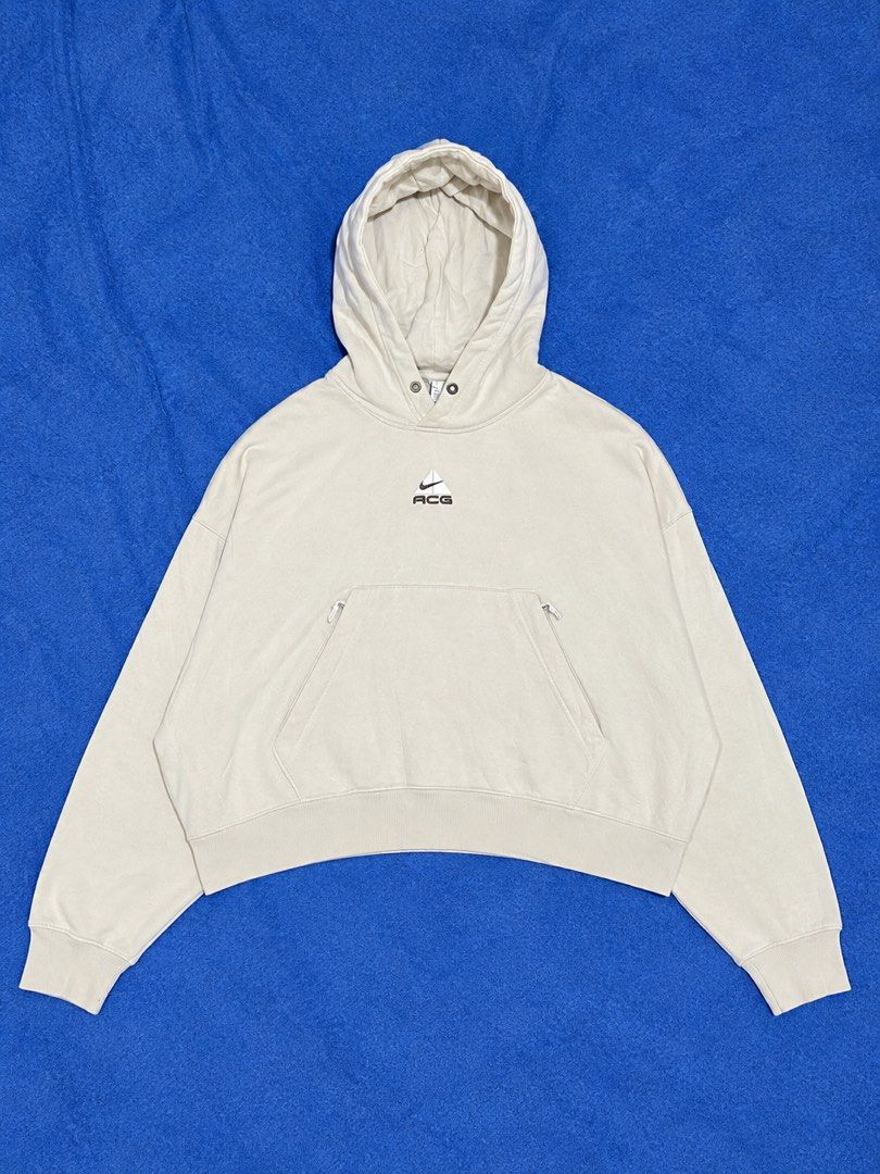 Nike ACG (Category: Coats, Jackets and Outerwear) located in Manila. Submitted by jymadafck (Listing ID 1468196286, Image 1). Description: With minimal issue pm iff intere.