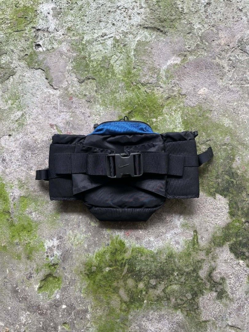 Nike ACG Belt bag (Category: Belt bags, Clutches and Pouches) located in Tanza. Submitted by sekaarnda (Listing ID 1468073443, Image 2). Description: Vintage Nike ACG belt bag Multiple compartments All zippers are working and pullers are complete Price only shipping fee not included Direct message for inquiries.