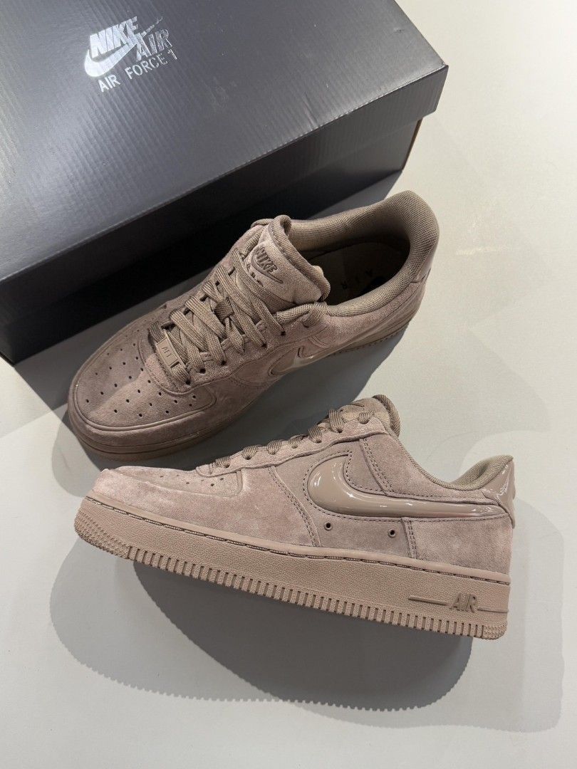 Nike Air Force 1 Low '07 Mink Brown (Category: Sneakers) located in Manila. Submitted by steverrive65874 (Listing ID 1468204944, Image 1). Description: The Nike Air Force 1 Low '07 Mink Brown reimagines a Nike classic in a sophisticated earthy hue. Created in 1982 by Bruce Kilgore, this iconic silhouette made its mark on basketball history before conquering the streets and becoming a global streetwear icon. This women's version features a mink br