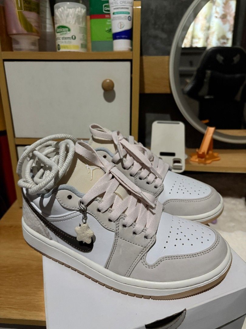 Nike air jordan 1 low (Category: Sneakers) located in Santa Maria. Submitted by _prelovedbyveronica (Listing ID 1468150571, Image 1). Description: Original nike air jordan 1 low bought from Zalora •100% original •money back guarantee if proven fake •no flaws, no scratches •Used once •10/10 condition like new •negotiable Size guide : UK- 3.5 Cm- 23 Eur- 36.5 US- 6 womens Rfs: wrong size.