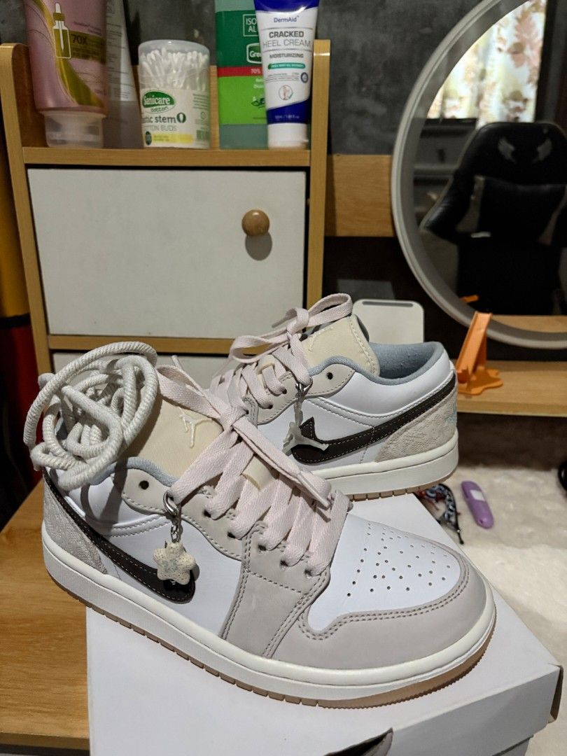 Nike air jordan 1 low (Category: Sneakers) located in Santa Maria. Submitted by _prelovedbyveronica (Listing ID 1468150571, Image 2). Description: Original nike air jordan 1 low bought from Zalora •100% original •money back guarantee if proven fake •no flaws, no scratches •Used once •10/10 condition like new •negotiable Size guide : UK- 3.5 Cm- 23 Eur- 36.5 US- 6 womens Rfs: wrong size.
