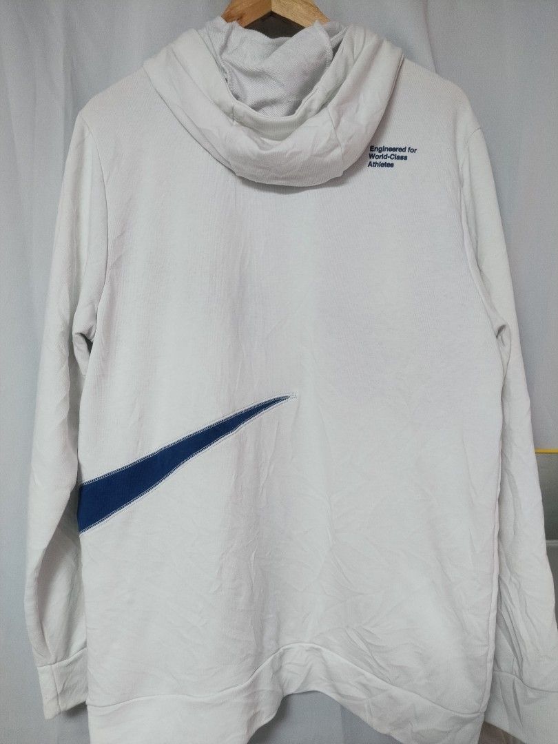 NIKE BIGSWOOSH (Category: Coats, Jackets and Outerwear) located in Manila. Submitted by liljhayvillanueva (Listing ID 1468191343, Image 2). Description: NIKE BIGSWOOSH AUTHENTIC SIZE LARGE COLORATE 9.5/10 ISSUE X NEED WASH.