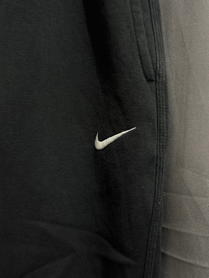 Nike Black Sweatpants Size XL (Category: Joggers) located in Santo Tomas. Submitted by miguelhussle (Listing ID 1468059633, Image 2). Description: - Brand: Nike - Color: Black -37 L x 32-34 W - Material: Cozy fleece fabric - Size: XL - Features: Adjustable drawstring waistband, elastic ankle cuffs, and embroidered white Nike swoosh on the left thigh - Origin: Made in Pakistan (Style Code: 905236-010, Spring 2018) - Perfect for daily casual wear, 