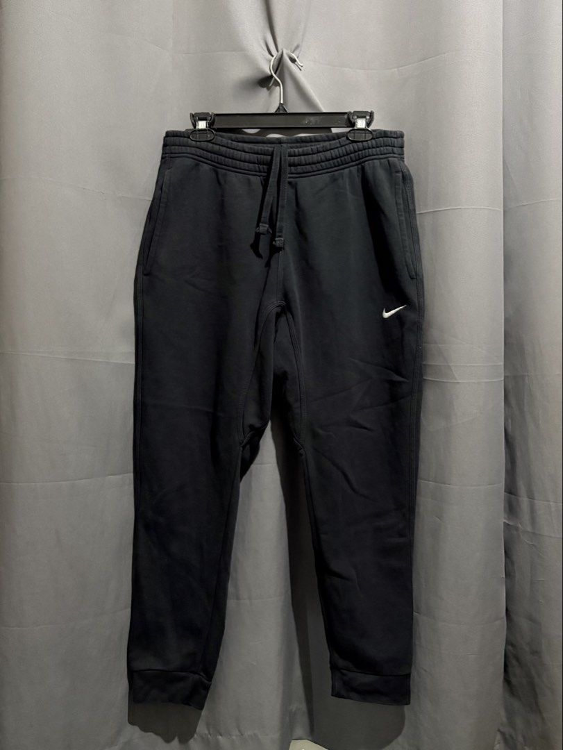 Nike Black Sweatpants Size XL (Category: Joggers) located in Santo Tomas. Submitted by miguelhussle (Listing ID 1468059633, Image 1). Description: - Brand: Nike - Color: Black -37 L x 32-34 W - Material: Cozy fleece fabric - Size: XL - Features: Adjustable drawstring waistband, elastic ankle cuffs, and embroidered white Nike swoosh on the left thigh - Origin: Made in Pakistan (Style Code: 905236-010, Spring 2018) - Perfect for daily casual wear, 