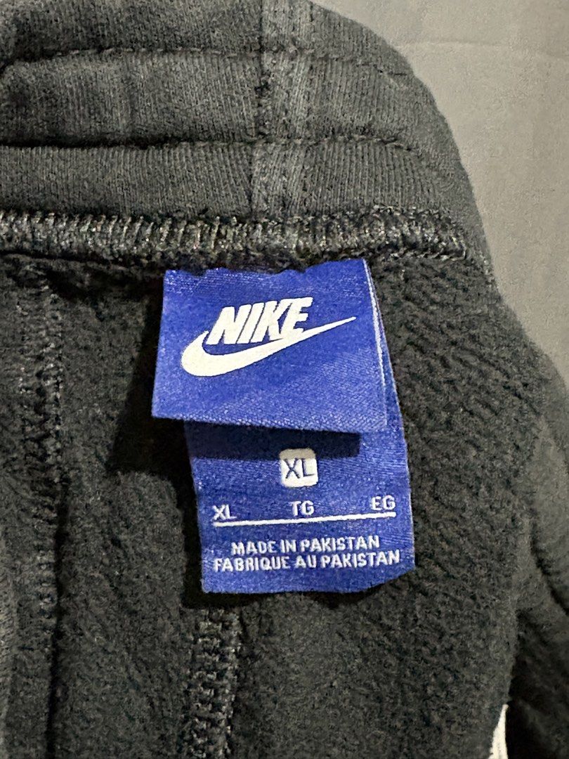 Nike Black Sweatpants Size XL (Category: Joggers) located in Santo Tomas. Submitted by miguelhussle (Listing ID 1468059633, Image 3). Description: - Brand: Nike - Color: Black -37 L x 32-34 W - Material: Cozy fleece fabric - Size: XL - Features: Adjustable drawstring waistband, elastic ankle cuffs, and embroidered white Nike swoosh on the left thigh - Origin: Made in Pakistan (Style Code: 905236-010, Spring 2018) - Perfect for daily casual wear, 