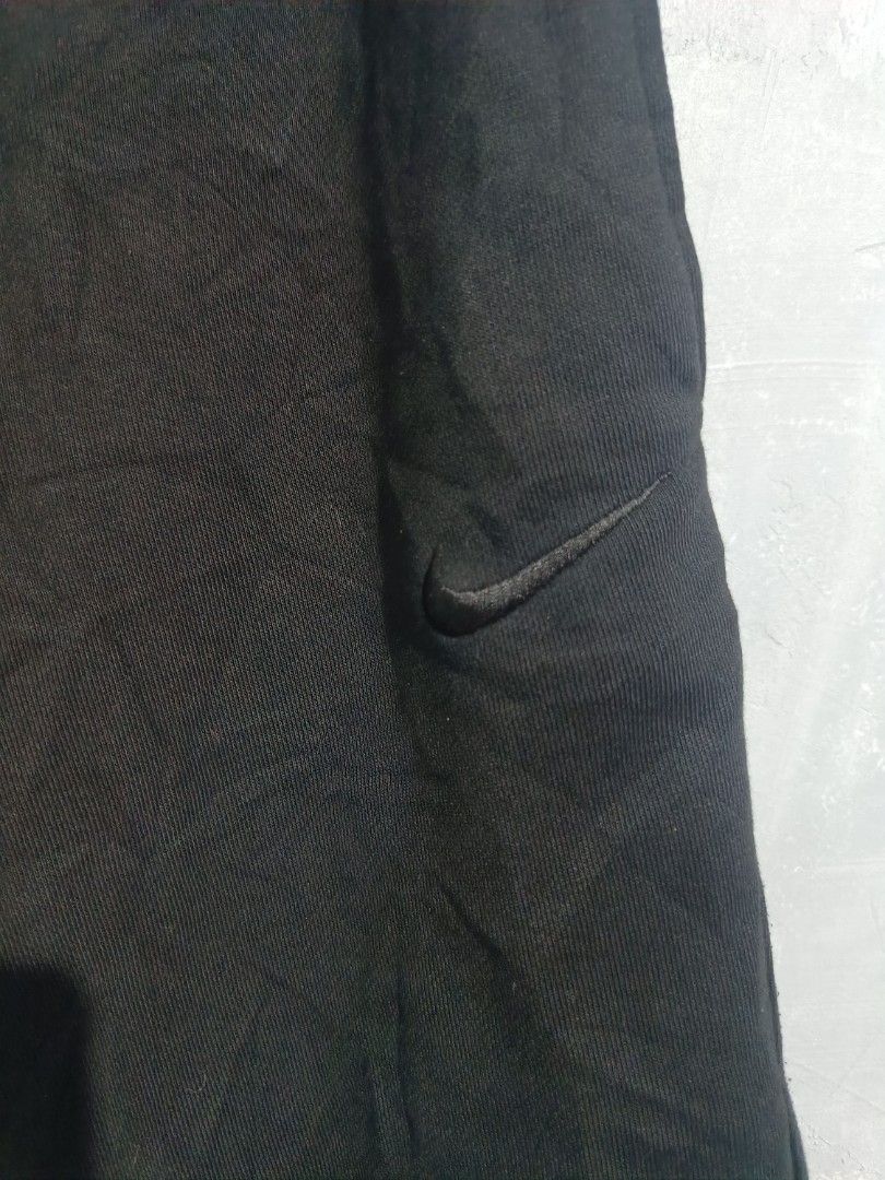 Nike Black Sweatshorts Size M (Category: Shorts) located in Iloilo. Submitted by wendxcz-thrift- (Listing ID 1468195901, Image 3). Description: - Brand/Item: Black Nike sweatshorts - Size: Medium (M) - Details: Embroidered Nike logo near the hem, back pocket with button closure, thick ribbed waistband - Condition: Good everyday casual wear, but please note there is a small tear on the inner waistband (as shown in photos) - Shipping & Meetups: Fas