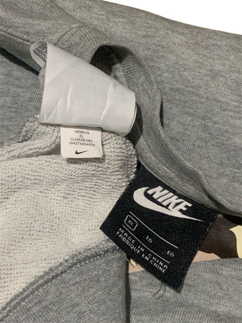 Nike Camouflage (Category: Coats, Jackets and Outerwear) located in Manila. Submitted by lyf_7hrift (Listing ID 1468163309, Image 3). Description: Nike Camouflage Sweater P650 28L 21.5W Dimes 9.5/10 Color Rate Excellent Condition.