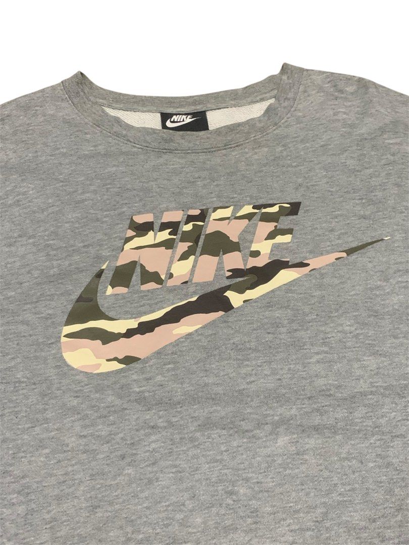 Nike Camouflage (Category: Coats, Jackets and Outerwear) located in Manila. Submitted by lyf_7hrift (Listing ID 1468163309, Image 2). Description: Nike Camouflage Sweater P650 28L 21.5W Dimes 9.5/10 Color Rate Excellent Condition.