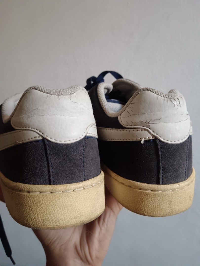 Nike Court Majestic (Category: Sneakers & Footwear) located in Cavite. Submitted by isellrandomstuffs02 (Listing ID 1468068256, Image 3). Description: NIKE COURT MAJESTIC selling this pair for 500. visible sogns of wear and age are shown in the pictures, but everything is repairable and restorable. It will look much better if sent to a professional shoe cleaner! 🤗 any takers? I'm not accepting low ballers. loc: Tanza, Cavite (these are size 10).