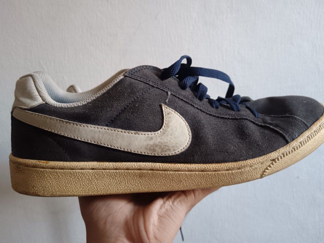 Nike Court Majestic (Category: Sneakers & Footwear) located in Cavite. Submitted by isellrandomstuffs02 (Listing ID 1468068256, Image 2). Description: NIKE COURT MAJESTIC selling this pair for 500. visible sogns of wear and age are shown in the pictures, but everything is repairable and restorable. It will look much better if sent to a professional shoe cleaner! 🤗 any takers? I'm not accepting low ballers. loc: Tanza, Cavite (these are size 10).