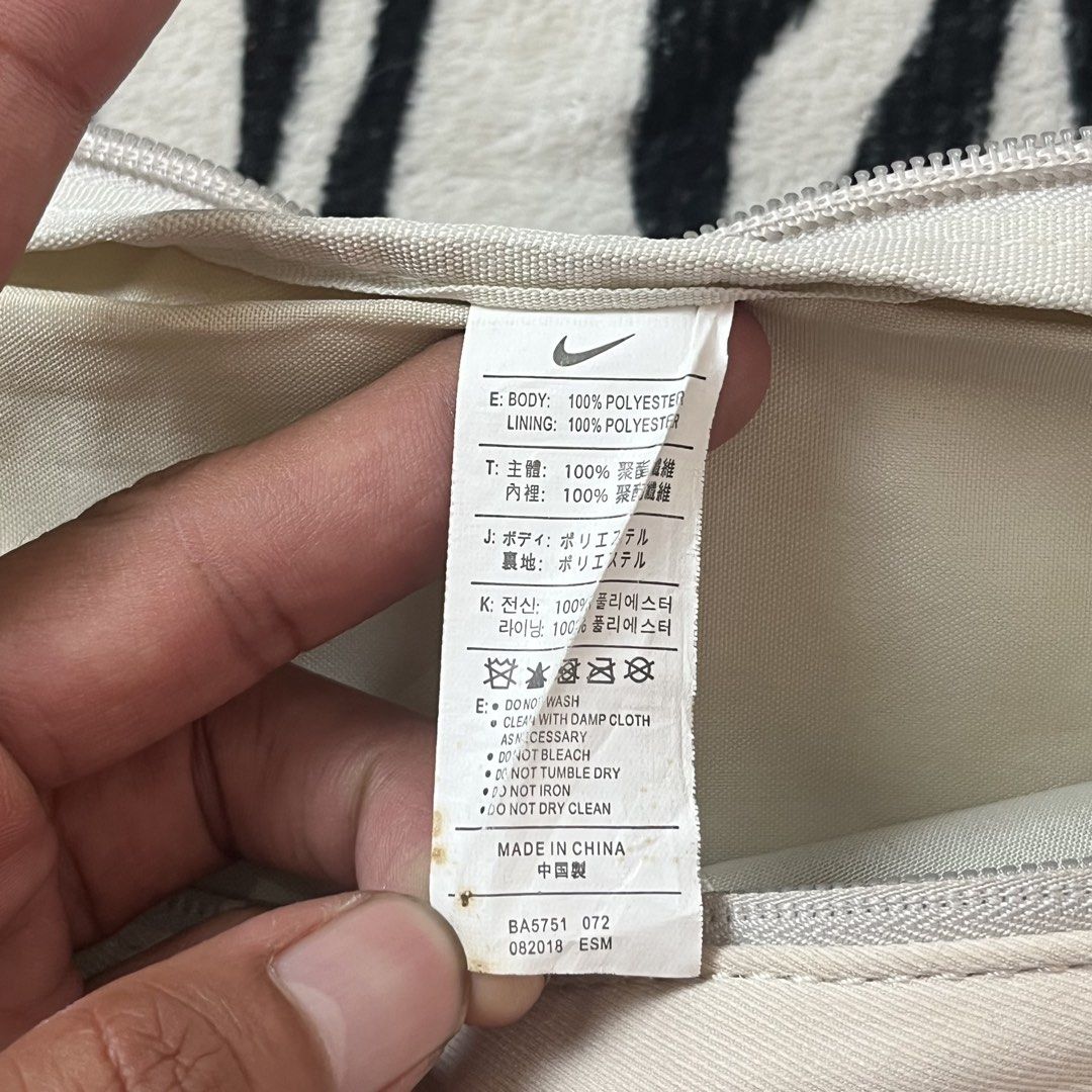 Nike cream belt bag (Category: Belt bags, Clutches and Pouches) located in Manila. Submitted by royaldripmanila (Listing ID 1468279779, Image 3). Description: No issue W18 L9.5.