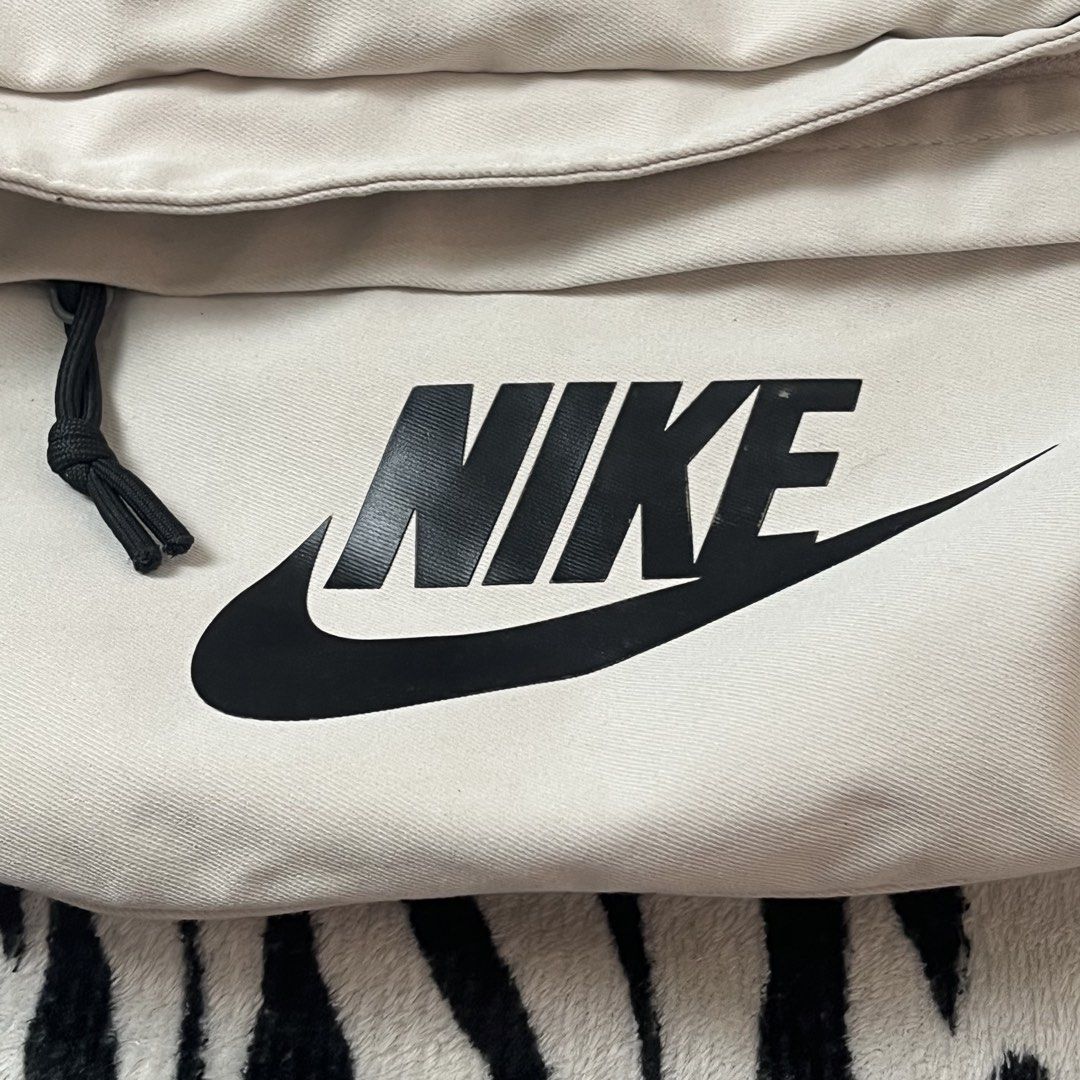 Nike cream belt bag (Category: Belt bags, Clutches and Pouches) located in Manila. Submitted by royaldripmanila (Listing ID 1468279880, Image 2). Description: No issue W18 L9.5.