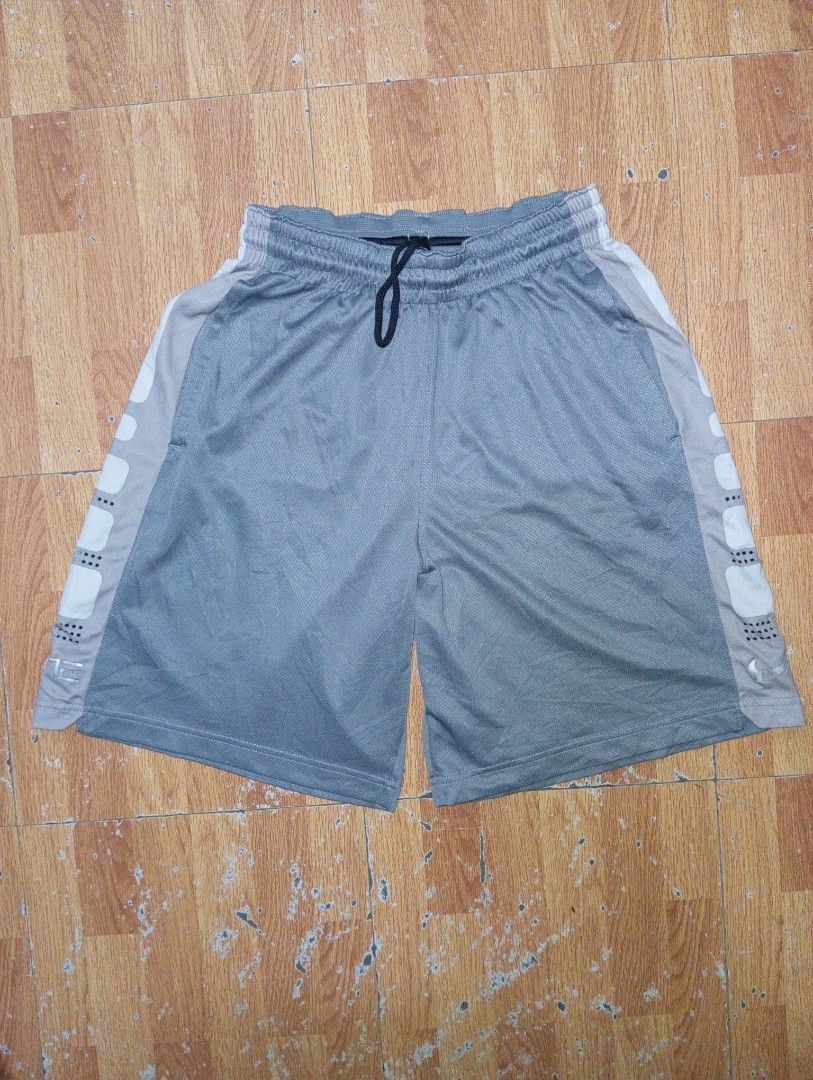 Nike Elite Dri-fit Shorts (Category: Shorts) located in Sibalom. Submitted by jm.thrift07 (Listing ID 1468063800, Image 2). Description: EXCELLENT CONDITION 💯 SIZE:LARGE DIMES:28-32×19 ISSUE:STAIN & LINTS.