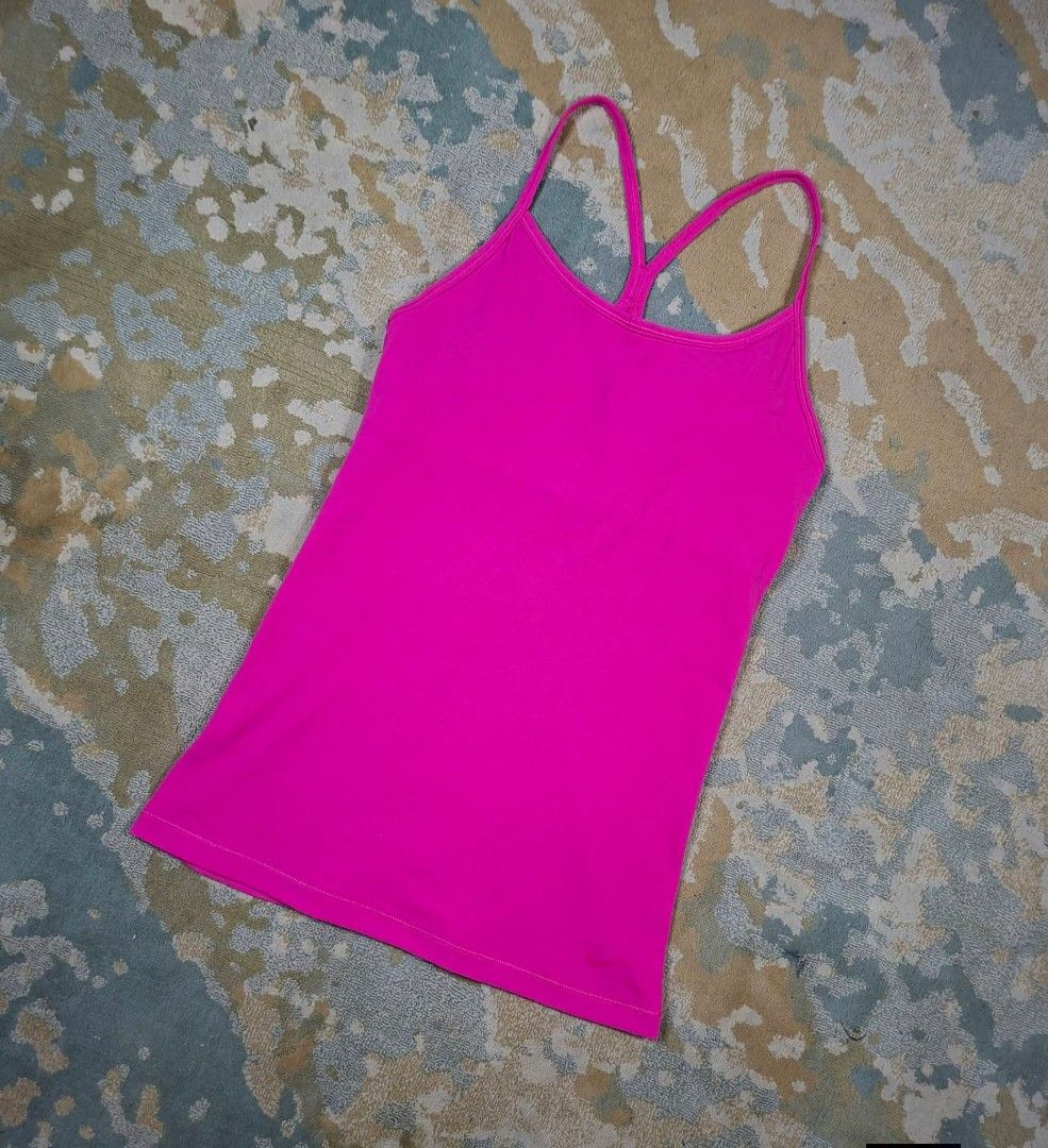 Nike flow Y tank top (Category: Activewear) located in Tagaytay City. Submitted by joyjavier1230 (Listing ID 1468101462, Image 3). Description: Nike flow Y tank top In excellent condition Cut caretags 9.5/10 color rate Small on tag Mine: 280+shipping fee only Location: tagaytay shipping via jnt mop: gcash Dm to purchase 📩 📩 📩.