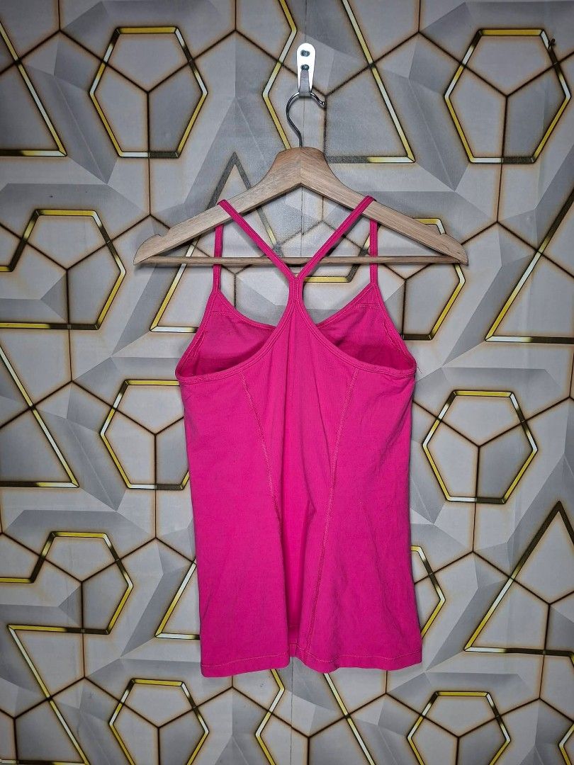 Nike flow Y tank top (Category: Activewear) located in Tagaytay City. Submitted by joyjavier1230 (Listing ID 1468101462, Image 2). Description: Nike flow Y tank top In excellent condition Cut caretags 9.5/10 color rate Small on tag Mine: 280+shipping fee only Location: tagaytay shipping via jnt mop: gcash Dm to purchase 📩 📩 📩.
