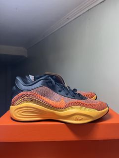 (Category: ) located in . Submitted by rr.sneakerstash (Listing ID 1468193378, Image 1). Description: .
