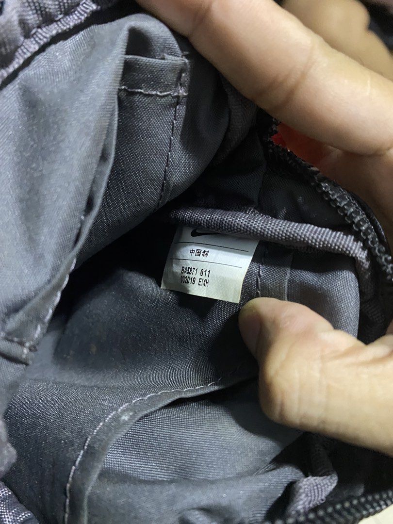 Nike Heritage Cross-Body bag (Category: Sling Bags) located in Manila. Submitted by callejage69430 (Listing ID 1468232668, Image 3). Description: Nike Heritage Cross-Body Bag (Small, 1L) in black with a bright red/neon orange strap.