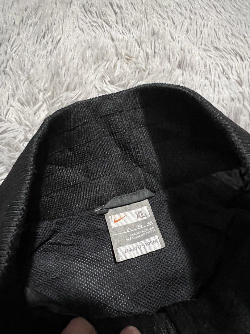 Nike jacket (Category: Coats, Jackets and Outerwear) located in Manila. Submitted by loreenajoc (Listing ID 1468219790, Image 3). Description: Nike jacket Excellent condition XL No issue.