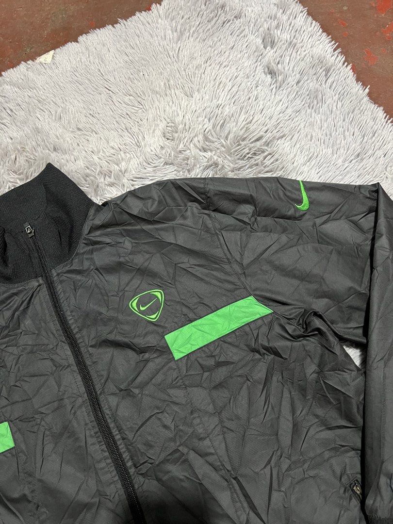 Nike jacket (Category: Coats, Jackets and Outerwear) located in Manila. Submitted by loreenajoc (Listing ID 1468219790, Image 2). Description: Nike jacket Excellent condition XL No issue.