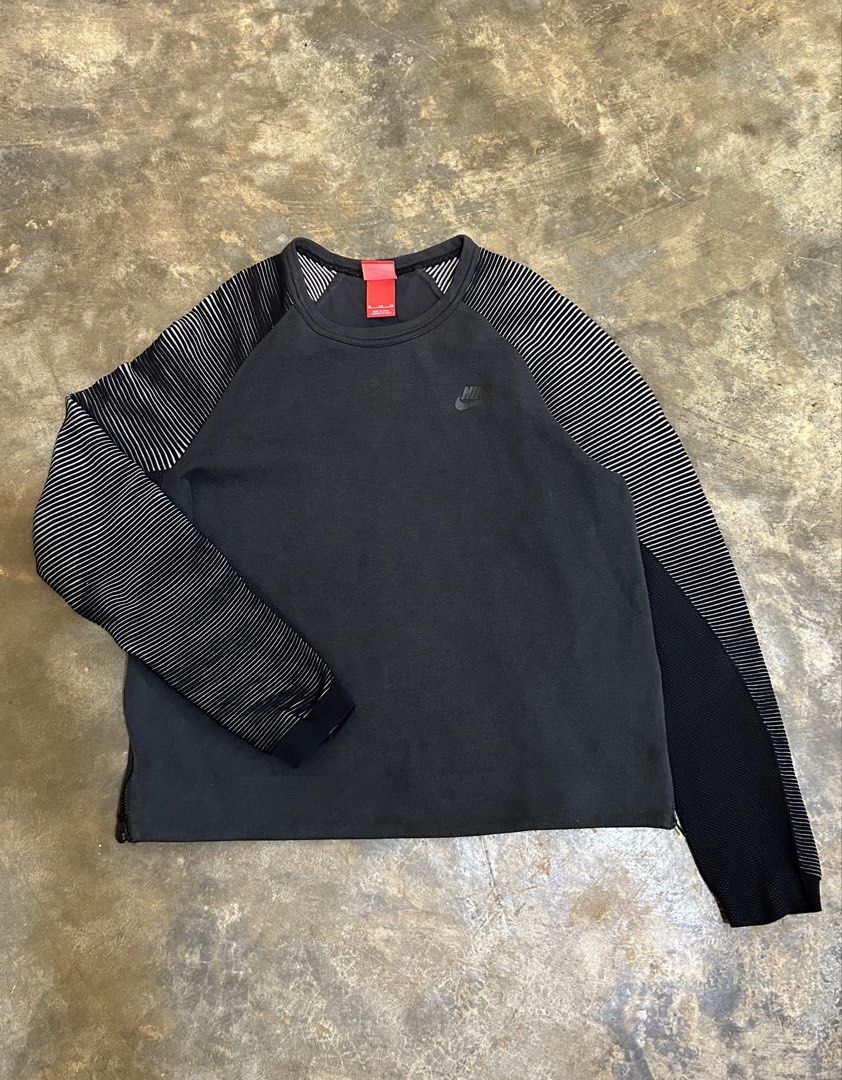 Nike Jacket (Category: Coats, Jackets and Outerwear) located in Alicia. Submitted by sammyviloria (Listing ID 1468233601, Image 1). Description: .