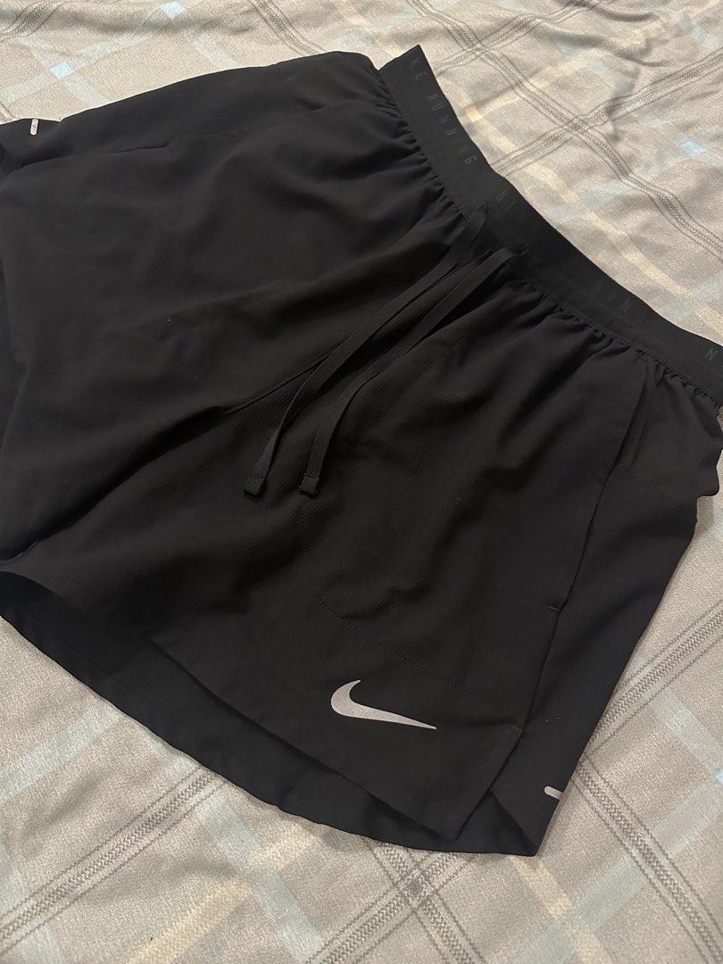 Nike Men’s 2 in 1 running Shorts Medium (Category: Activewear) located in Manila. Submitted by angelolea47515 (Listing ID 1468235685, Image 2). Description: 5” running shorts / 2 in 1 shorts with tights Used once but prefer longer. Like new Meetup/pickup from BGC/Mandaluyong/Fairview QC .