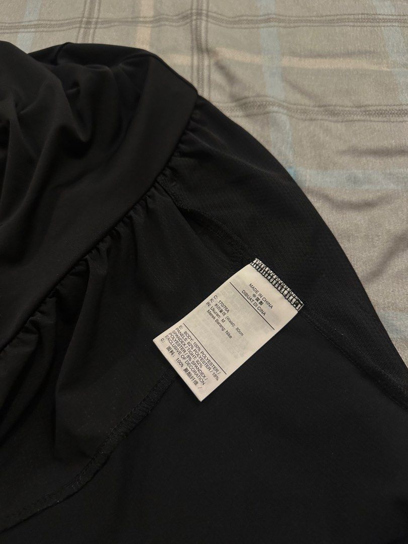 Nike Men’s 2 in 1 running Shorts Medium (Category: Activewear) located in Manila. Submitted by angelolea47515 (Listing ID 1468235685, Image 3). Description: 5” running shorts / 2 in 1 shorts with tights Used once but prefer longer. Like new Meetup/pickup from BGC/Mandaluyong/Fairview QC .