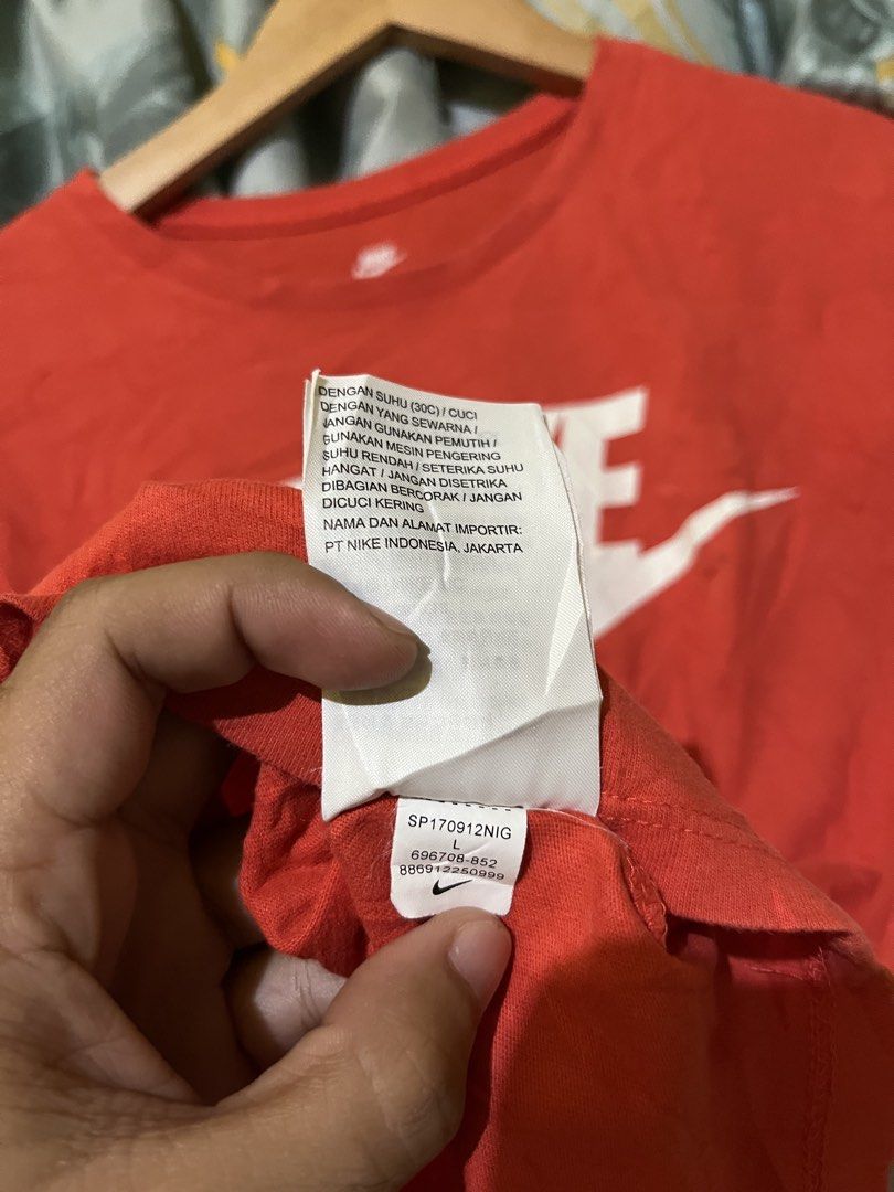 Nike NSW (Category: Tshirts & Polo Shirts ) located in Bacolod City. Submitted by jem111111 (Listing ID 1468182723, Image 3). Description: EXCELLENT CONDITION NO ISSUE COMPLETE TAGS ORIGINAL SIZE LARGE DIMES 21x27.5.