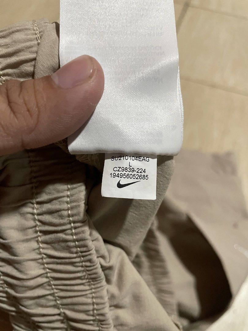 Nike NSW Woven Shorts (Category: Shorts) located in Angeles City. Submitted by wa2si (Listing ID 1468124638, Image 3). Description: Size: Large Excellent condition No flaws.