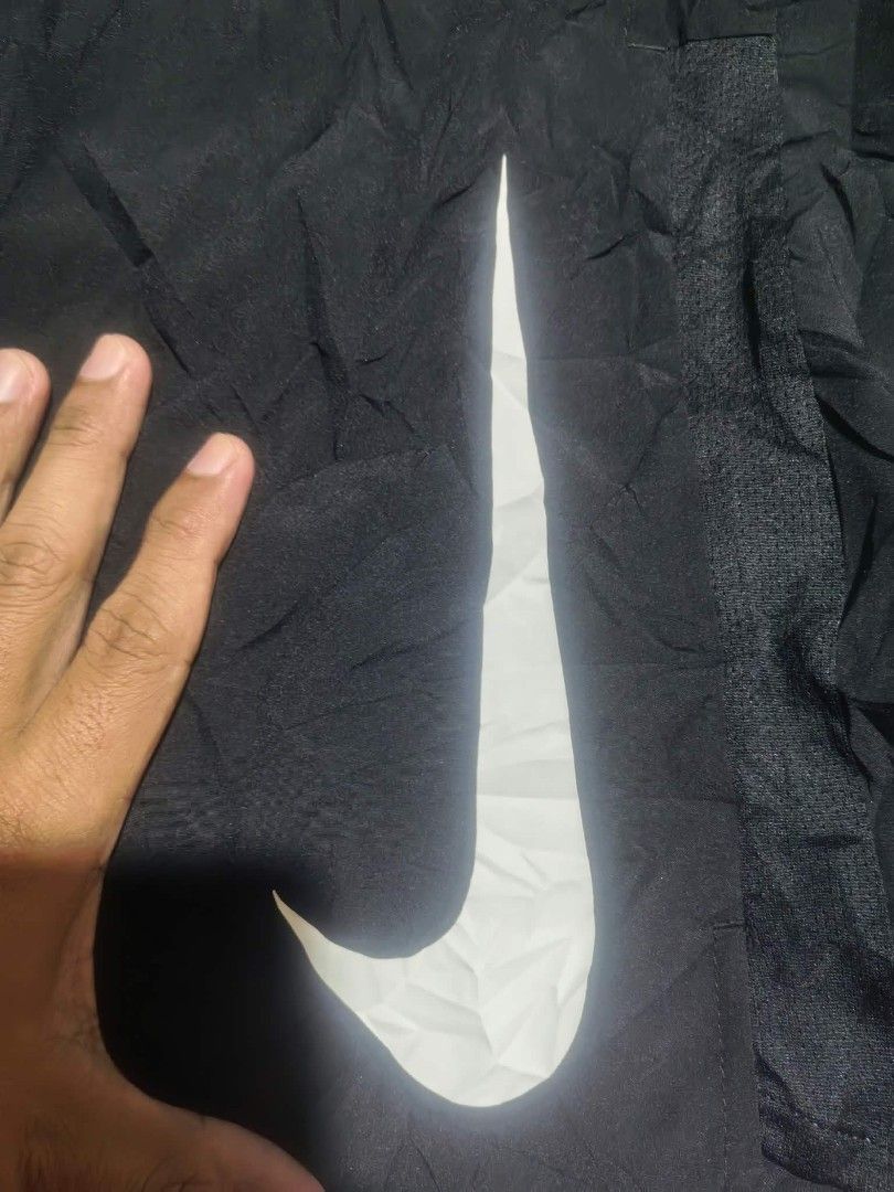 Nike nylon short (Category: Activewear) located in Daet. Submitted by thriftnidiegz (Listing ID 1468212148, Image 3). Description: excellent condi 10/10 cr no issue waist-32-40 L-20.