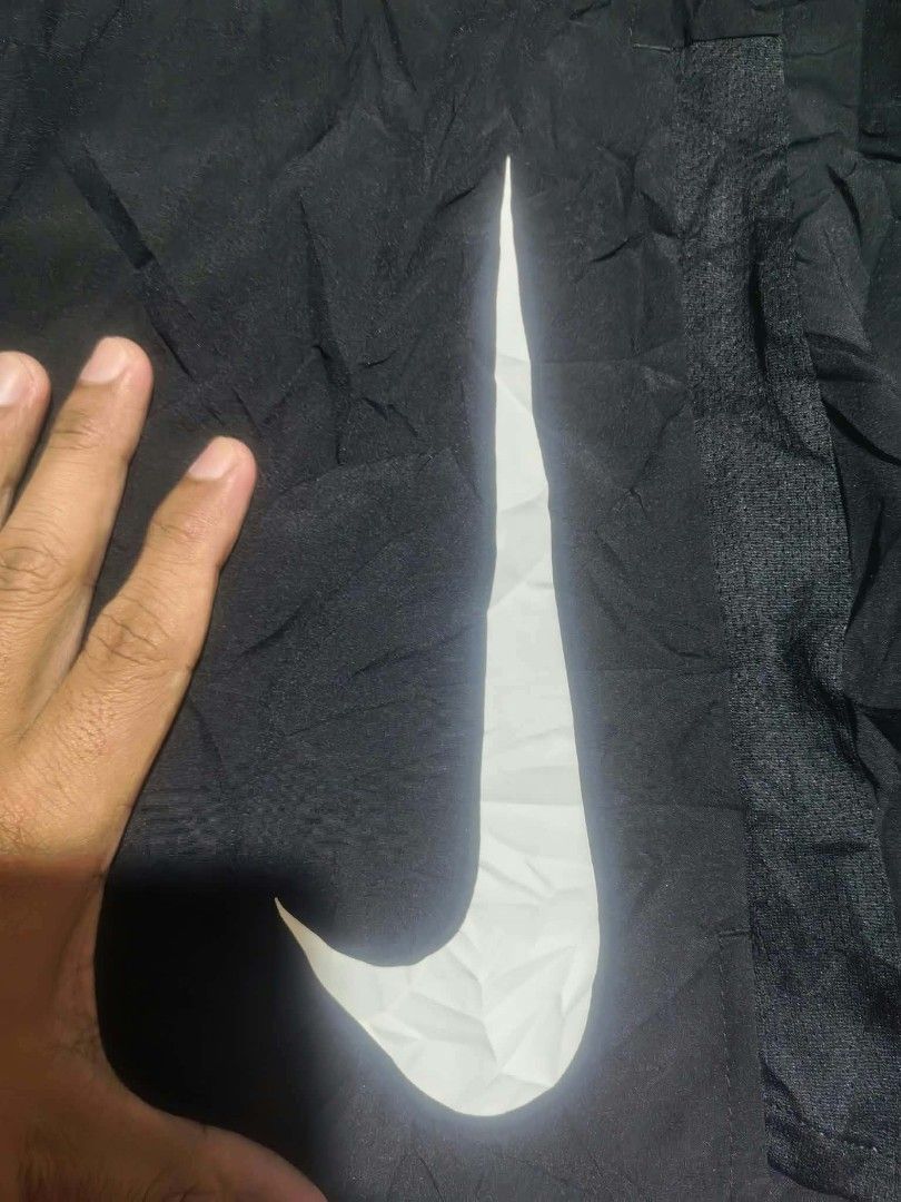 Nike nylon short (Category: Activewear) located in Vinzons. Submitted by kspabico07187 (Listing ID 1468214148, Image 3). Description: Excellent condition 10/10 cr No issue Waist-32-40 L-20.