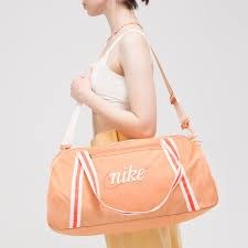 Nike Pink Duffle Gym Bag (Category: Shoulder Bags) located in Mandaluyong City. Submitted by swiftbird_ed6c34 (Listing ID 1468101766, Image 1). Description: - Brand new authentic Nike duffle bag in a trendy soft pink shade - Spacious main compartment with a convenient interior zippered pocket - Front zip pocket featuring a stylish circular pull for easy access - Comfortable striped shoulder straps and a fully adjustable crossbody strap - Features