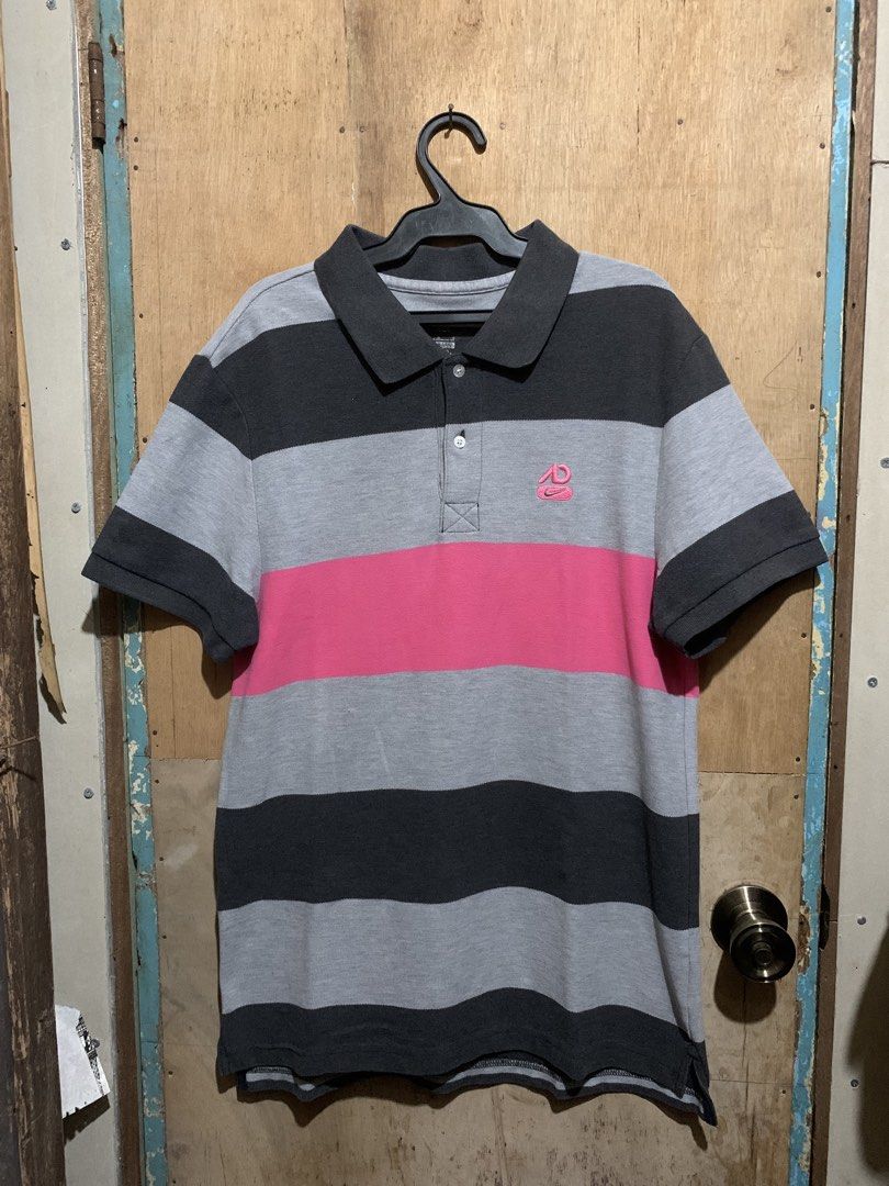 NIKE POLO (Category: Tshirts & Polo Shirts ) located in Naga. Submitted by glicko_reiyuki08 (Listing ID 1468141999, Image 1). Description: Dimension: Width: 19 Length: 28F, 29B Issue: None Color rate: 9.5/10 Condition: 10/10 250 + sf.