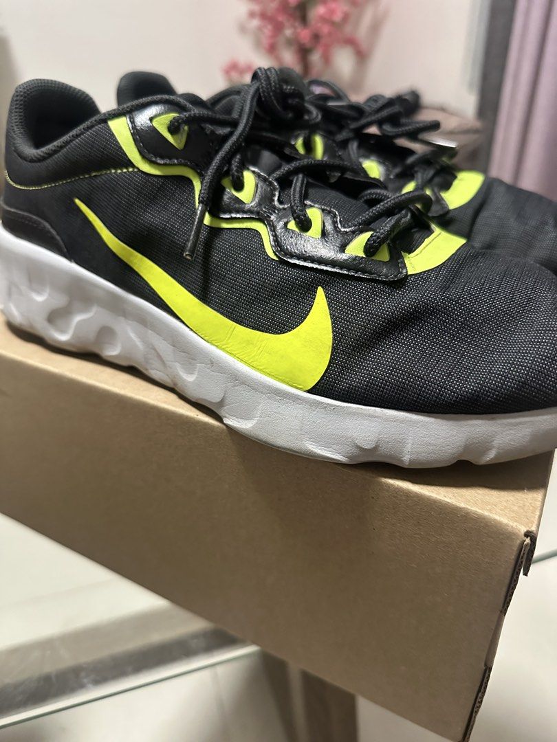Nike React (Category: Casual Shoes) located in Mandaluyong City. Submitted by fourleafcloverrrr (Listing ID 1468141732, Image 3). Description: Used No box (pair only) Issue: Mismatched sizing (9.5 and 10) P.