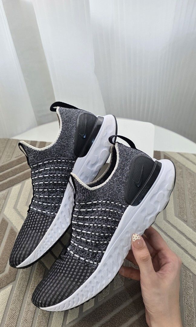 Nike React Phantom Run FK (Category: Sneakers) located in Malabon City. Submitted by j.a.rubio (Listing ID 1468172453, Image 3). Description: Nike React Phantom Run Flyknit Black White Oreo size 9US Womens original price Php5,756 used twice only no box rfs. not using it anymore.